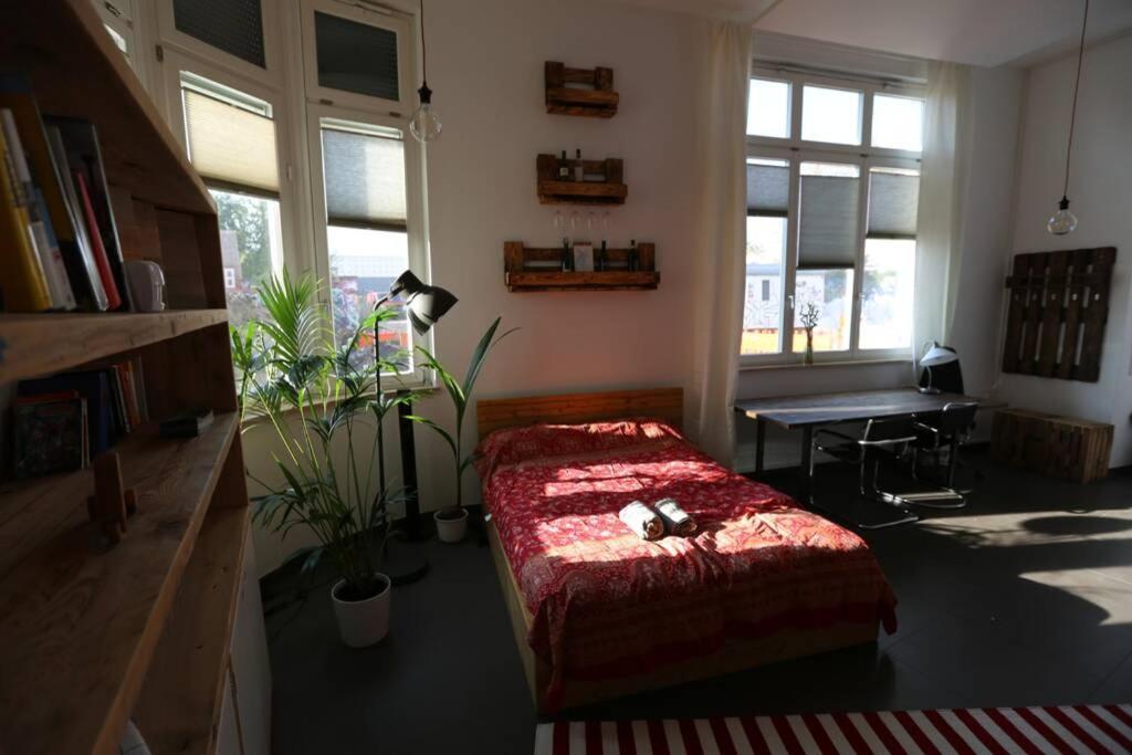 Luftiges Upcycling Studio Im Eg - Zentral Apartment Berlin Bagian luar foto